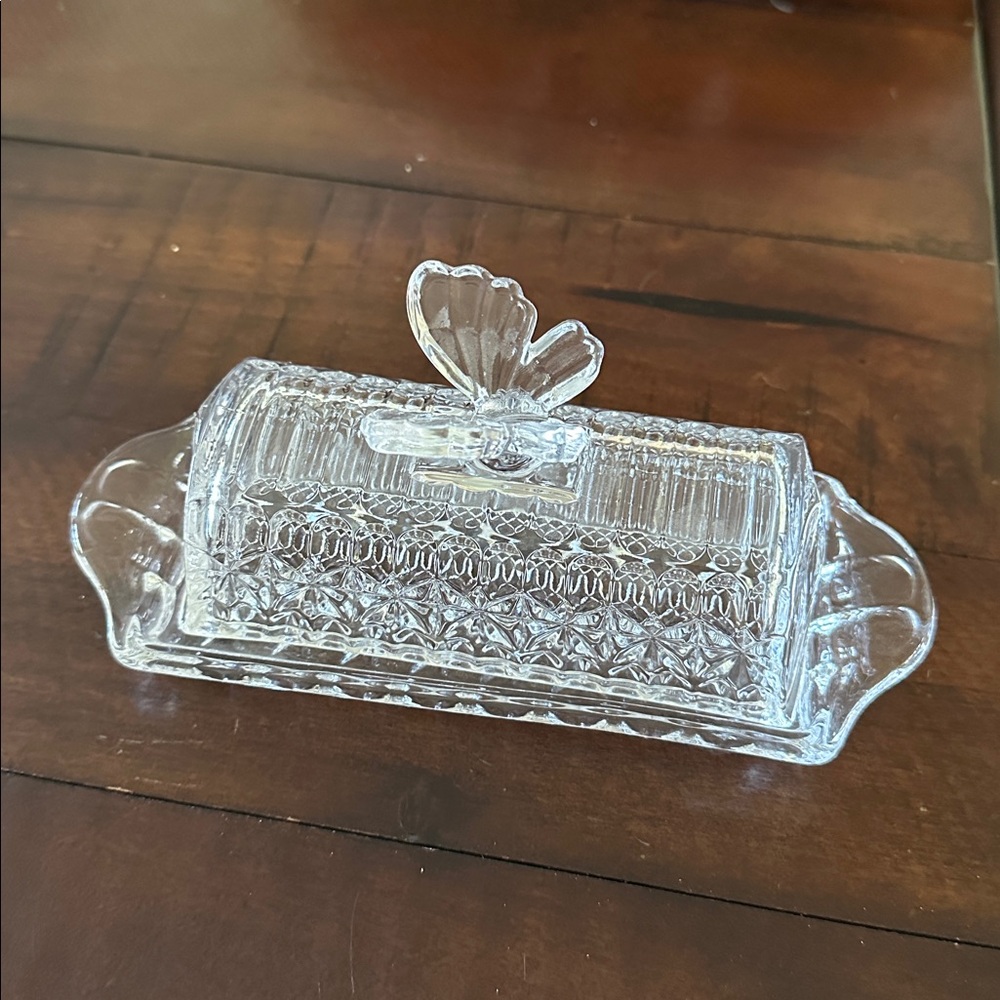 Elegant Clear Glass Lidded Butter Dish with Butterfly Design - Picture 2 of 5